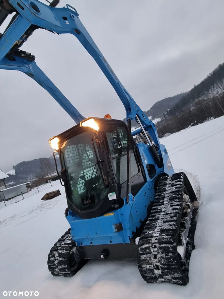 Bobcat T770 Ładowarka Gąsienicowa Udzwig 2,5 tony. Amerykańska potężna Ładowarka 2021rok  654mth z Norwegii! KLIMA! Potężna Moc silnik Turbodoładowany bobcat 100km! Widły łyżka. Linie Hydrauliczne dodatkowe. Aktualna DEKRA 2026r. Podzespoły gąsienice zero zużycia! Cała maszyna sterowana z dżojstika! - 37