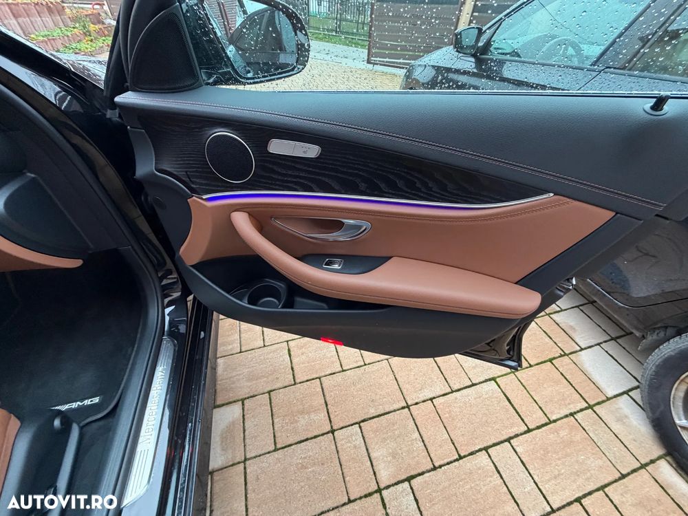 Mercedes-Benz E 300 de Aut. - 26