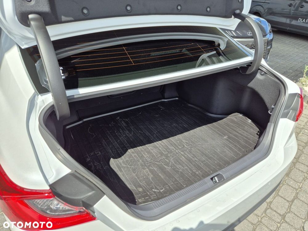 Toyota Camry - 36