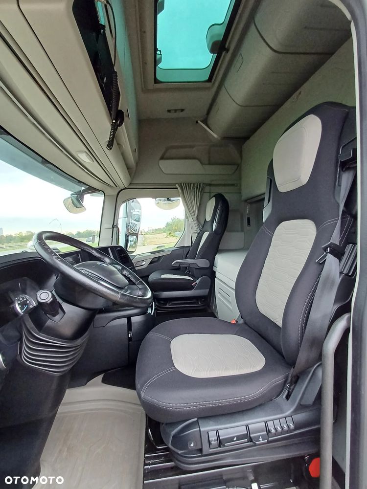 Ford F-MAX - 8