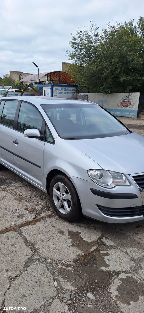 Volkswagen Touran 1.9 TDI DPF Conceptline DSG - 3