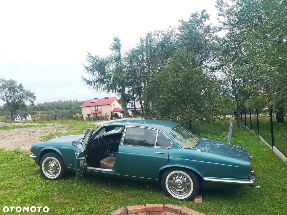 Jaguar XJ - 4