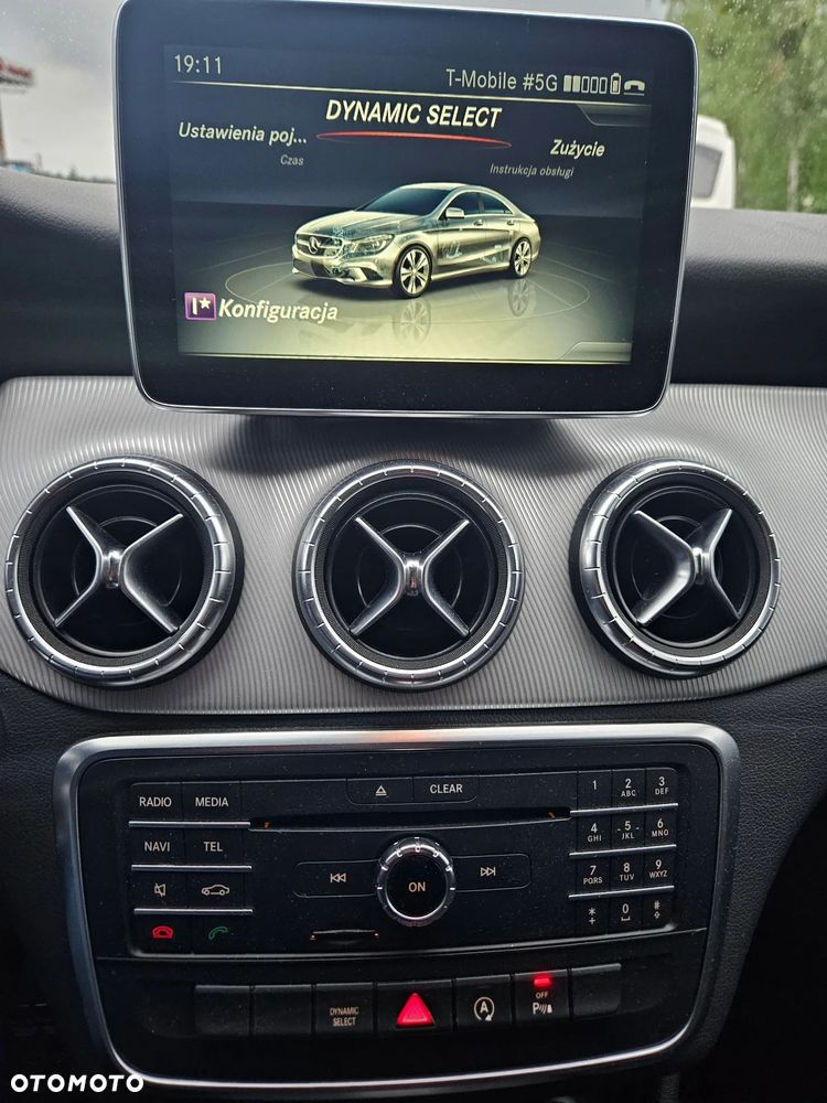 Mercedes-Benz CLA 200 7G-DCT Urban - 17