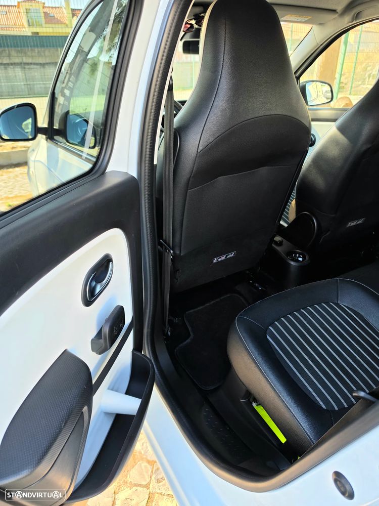 Renault Twingo Z.E. 22 Intens - 14