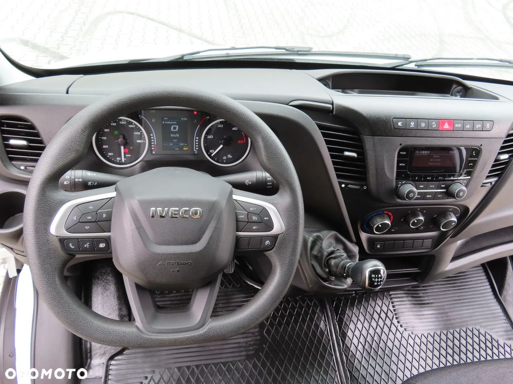 Iveco Daily 35S18 3.0 HPI 180 KM POWER Kontener+ WINDA BÄR 750 Kg 8.E.Palet 4270 mm Długi Boczne Drzwi Rozstaw Osi 4100 mm Ładowność 905 Kg GWARANCJA PRODUCENTA Stan Jak Nowy Gotowy Dostępny POLECAM - 37