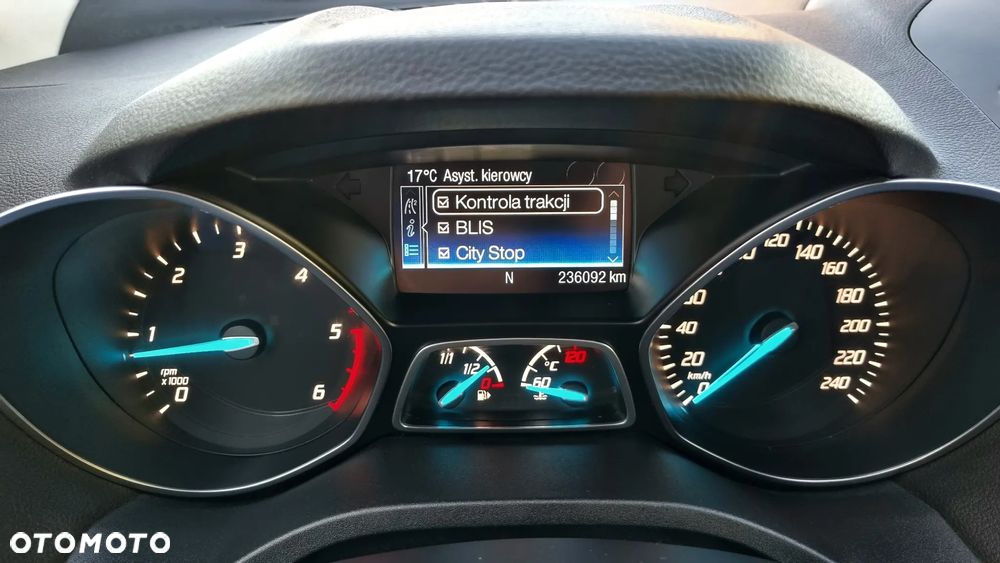 Ford Kuga 2.0 TDCi 2x4 Titanium - 24