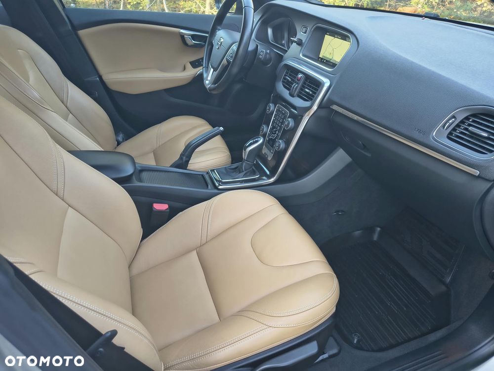 Volvo V40 Cross Country - 26