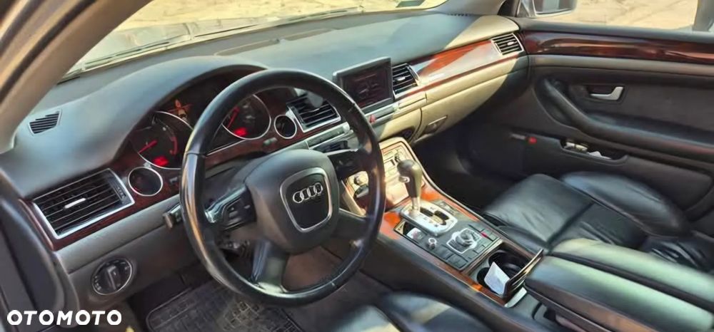 Audi A8 4.2 L Quattro - 21