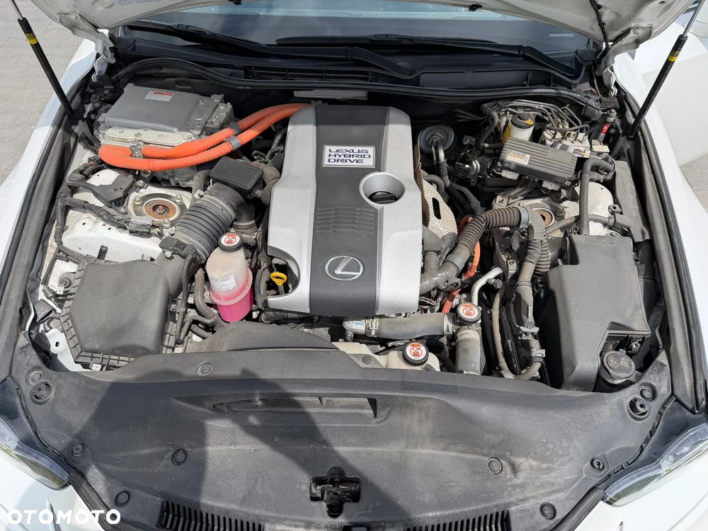 Lexus IS 300h Business Edition - 23