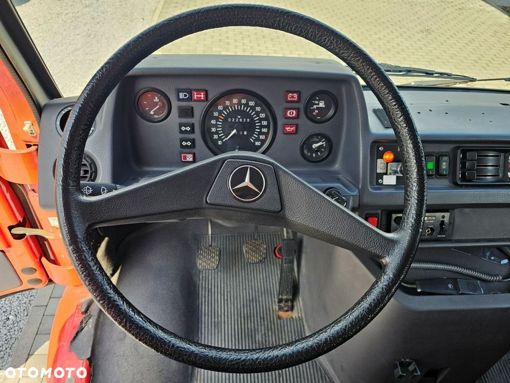 Mercedes-Benz 310 - 13