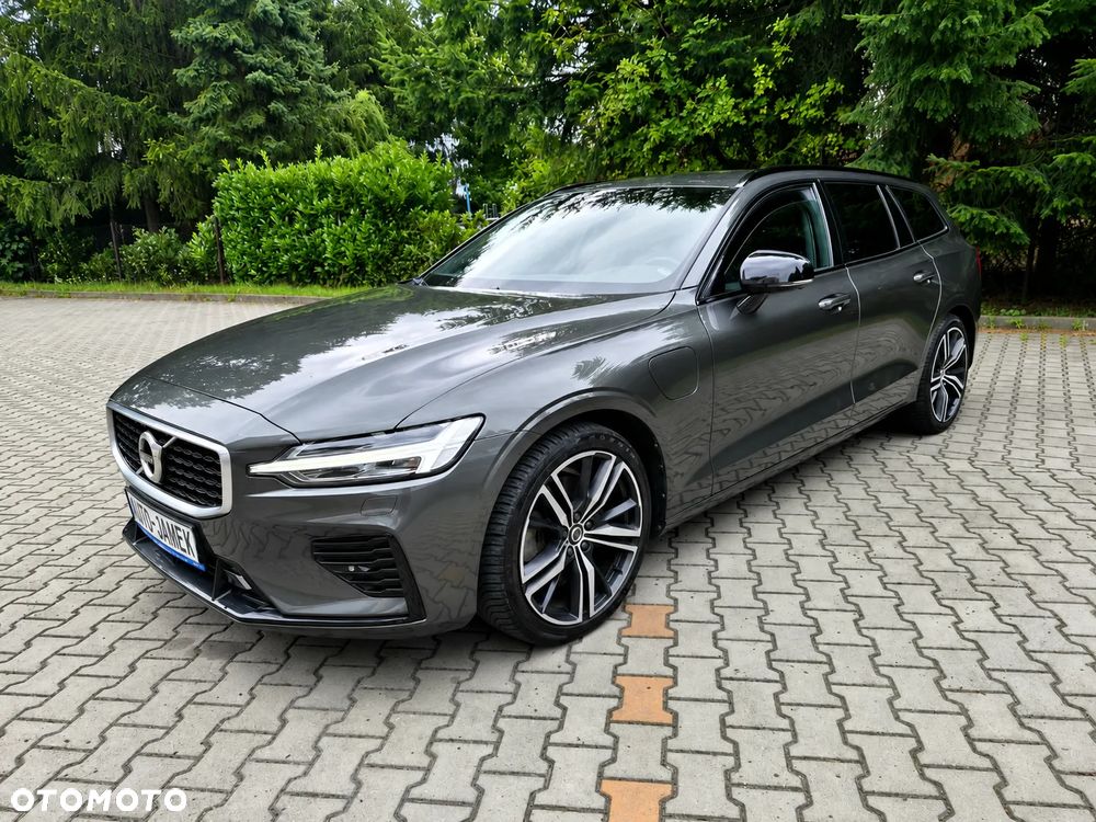 Volvo V60 T8 AWD Plug-In Hybrid R-Design - 1
