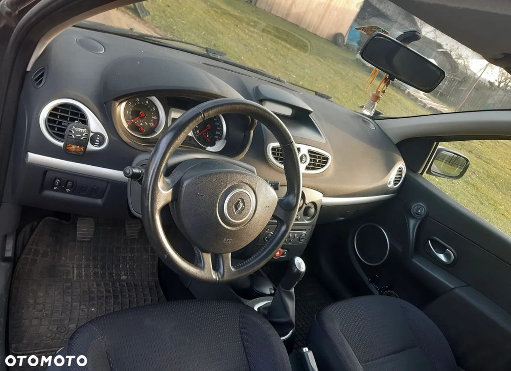 Renault Clio - 10