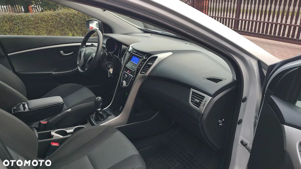 Hyundai i30 1.6 Classic + - 14