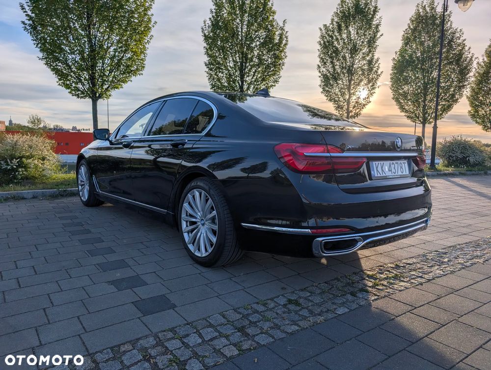 BMW Seria 7 750i xDrive - 2