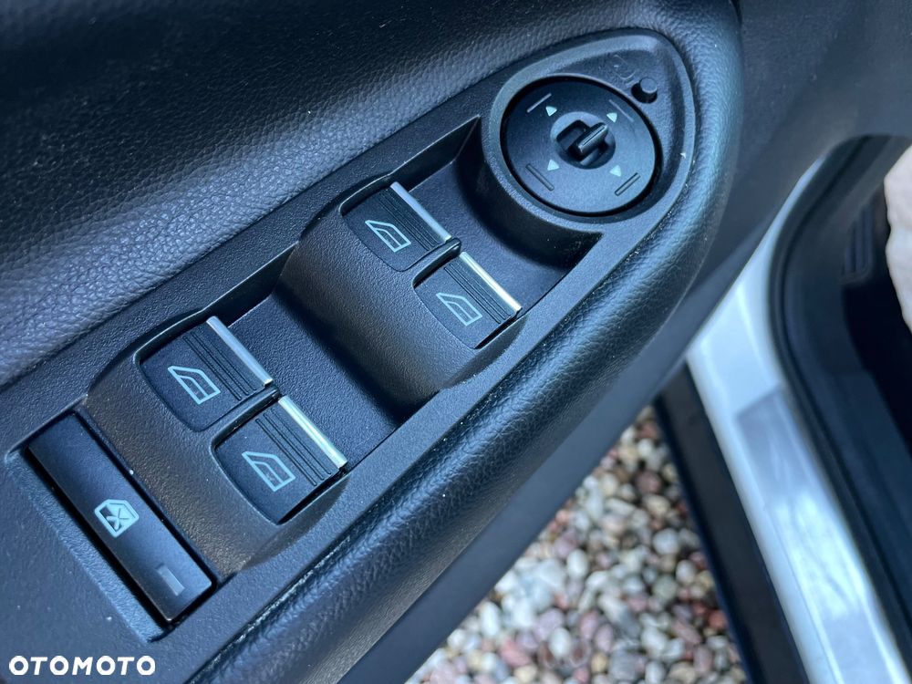 Ford Kuga 2.0 TDCi 2x4 Titanium - 30