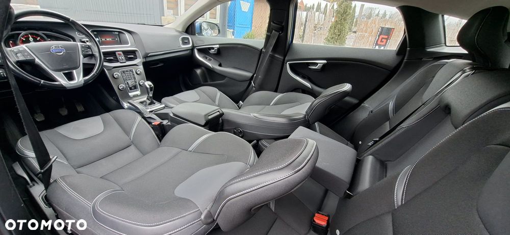 Volvo V40 D2 Momentum - 22