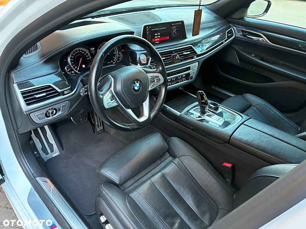BMW Seria 7 740Li - 28