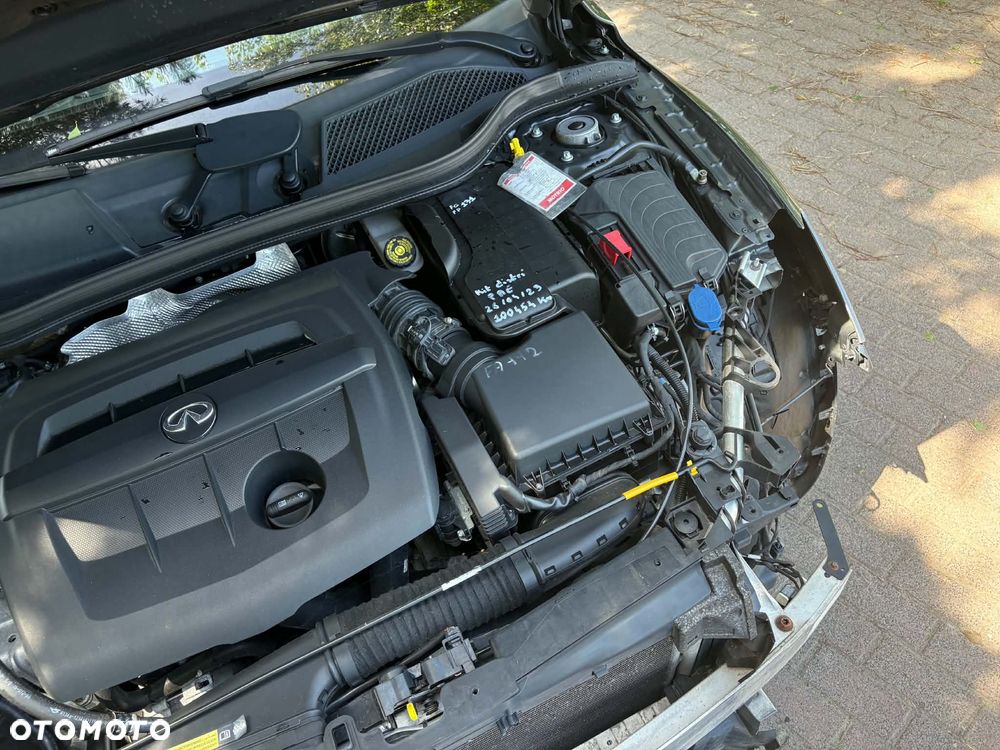 Infiniti Q30 - 25
