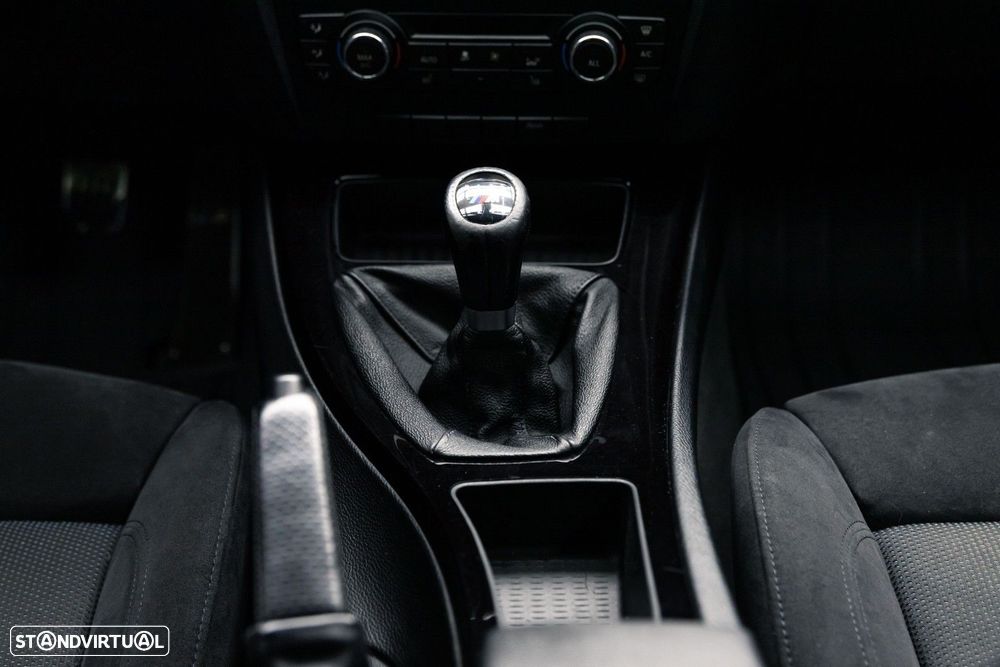 BMW 320 d Coupe Edição M - 37