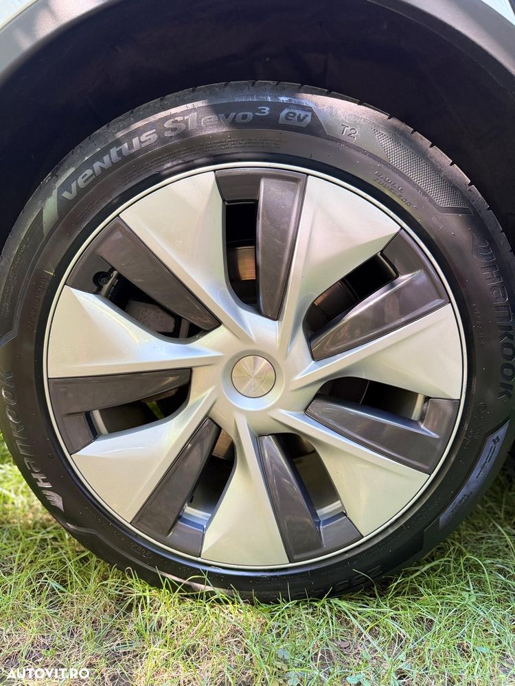 Tesla Model Y - 5