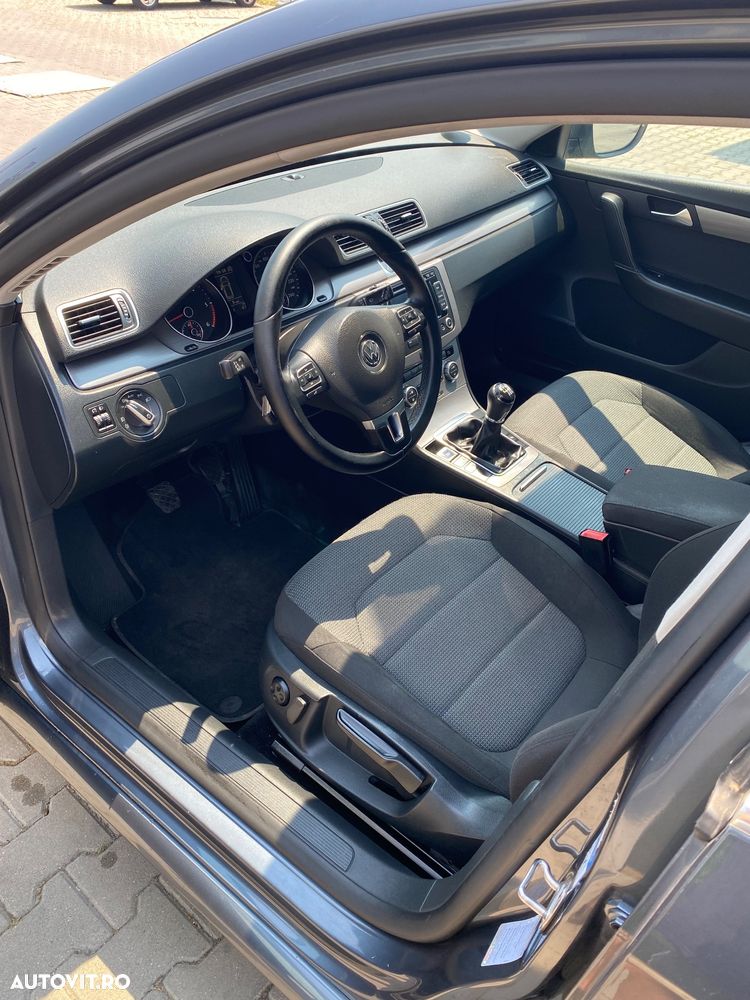 Volkswagen Passat - 12