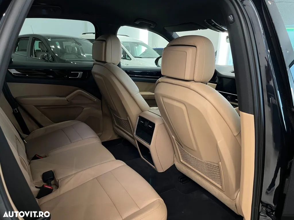 Porsche Cayenne Standard - 6