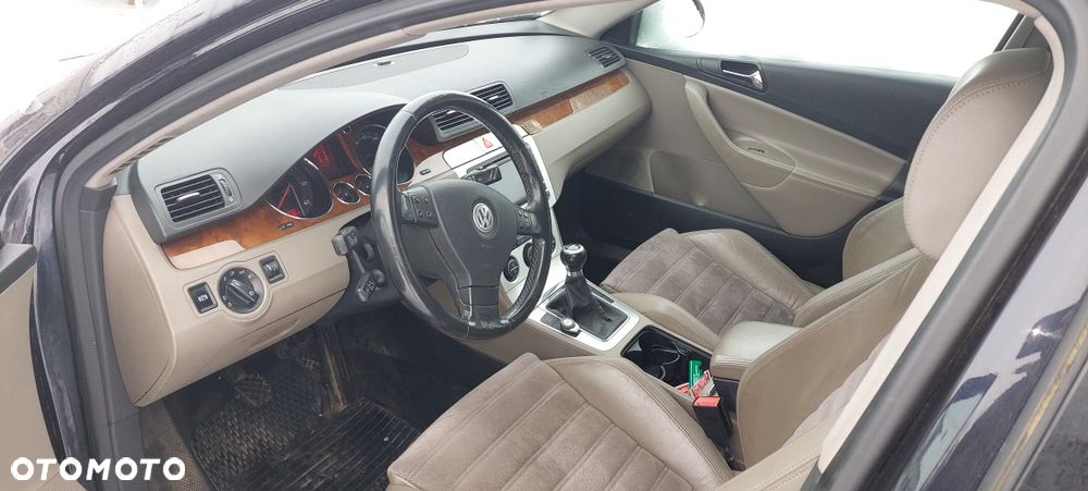 Volkswagen Passat - 4