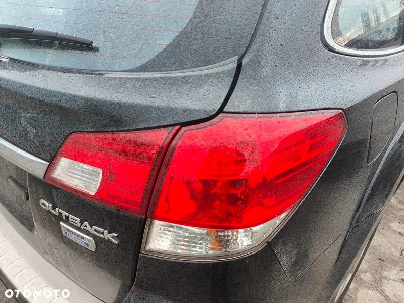 SUBARU LEGACY 10r LAMPA W KLAPĘ PRAWY TYŁ EU - 1