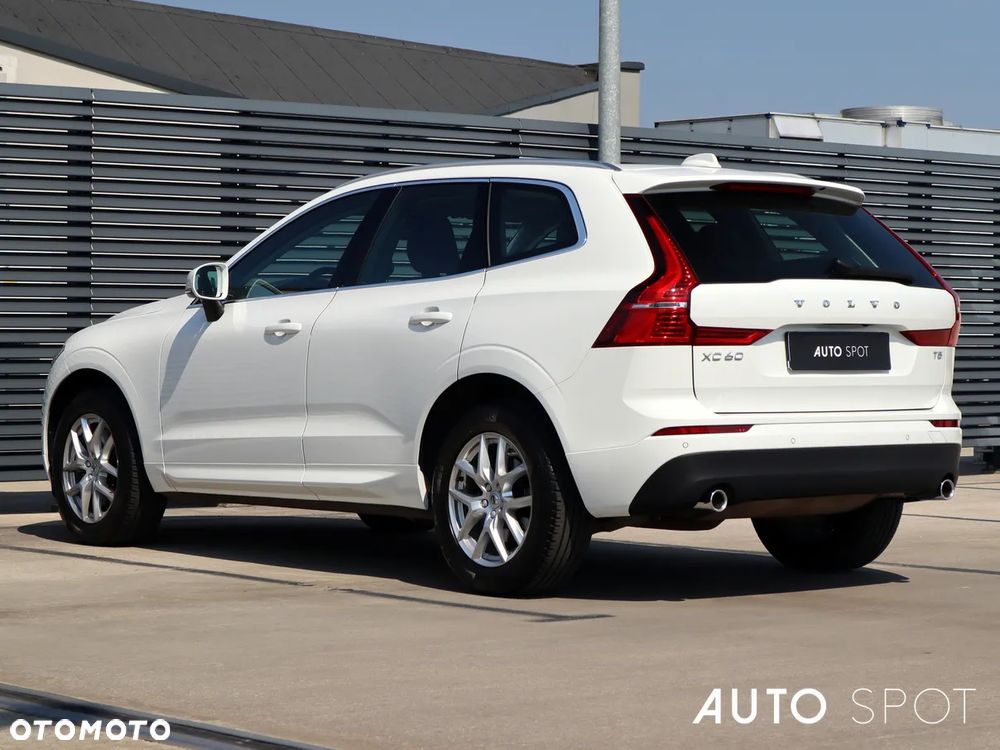 Volvo XC 60 T5 Momentum Pro - 4