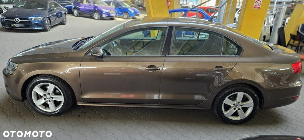 Volkswagen Jetta - 5