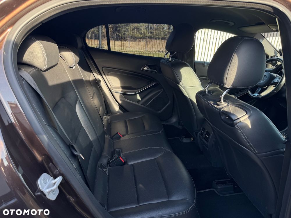 Mercedes-Benz GLA 180 (CDI) d 7G-DCT Urban - 8