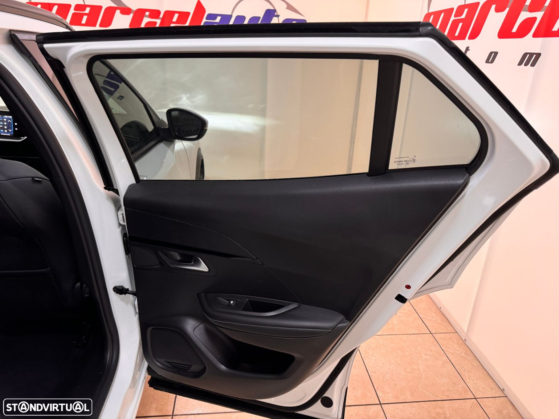 Peugeot 2008 1.2 PureTech Allure - 41
