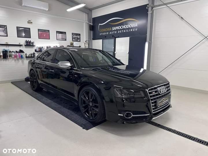 Audi S8 - 1