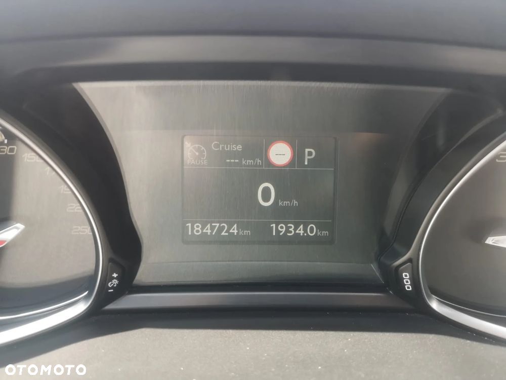 Peugeot 308 SW 1.6 BlueHDi Allure S&S EAT6 - 11