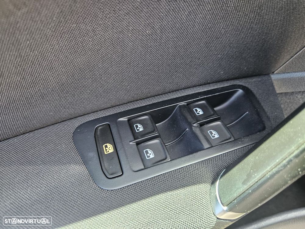 VW Golf Variant 1.6 TDi Confortline - 28