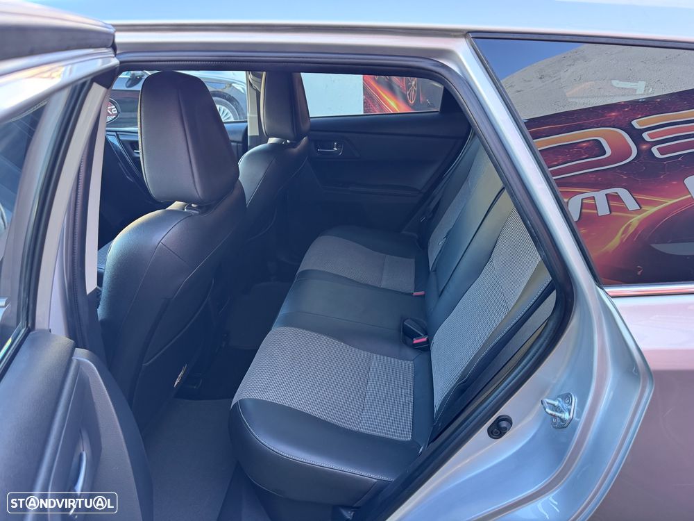 Toyota Auris Touring Sports 1.8 HSD Exclusive +Sky+Navi - 26