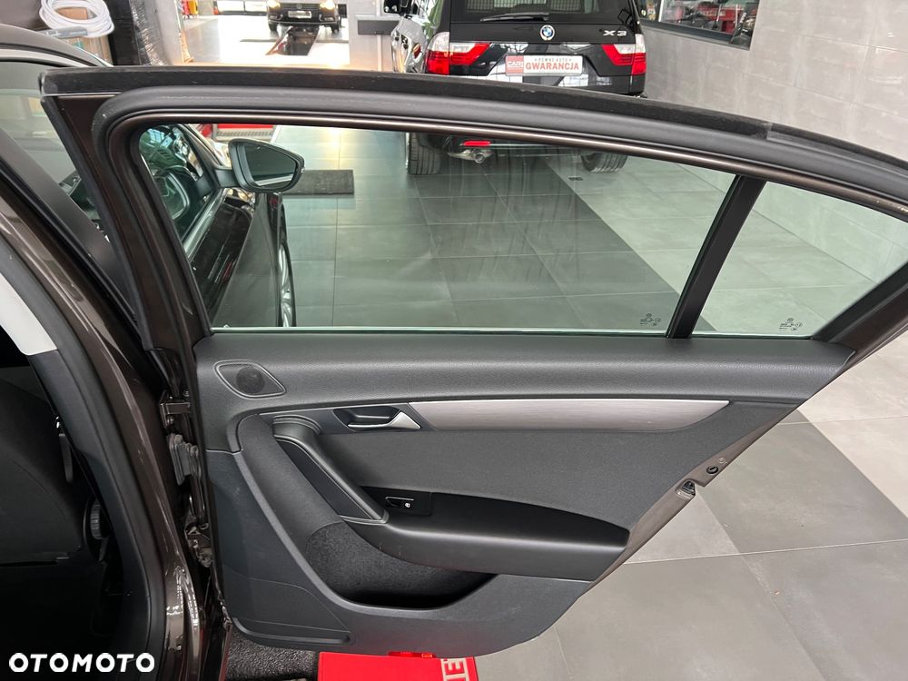Volkswagen Passat 1.6 TDI (BlueMotion Technology) Comfortline - 23