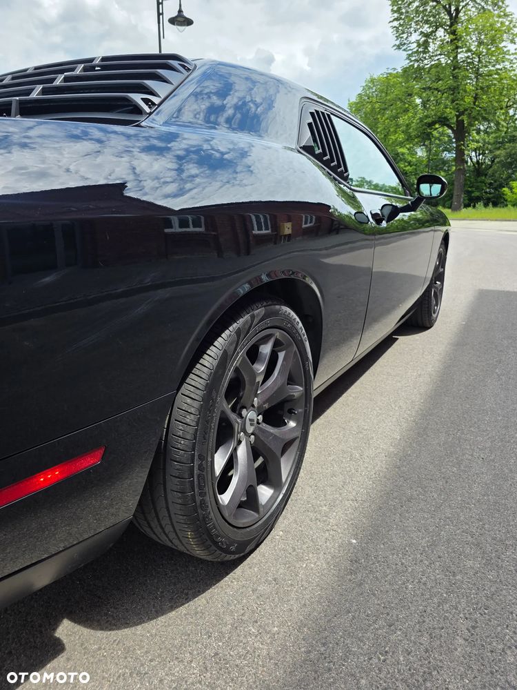 Dodge Challenger - 9