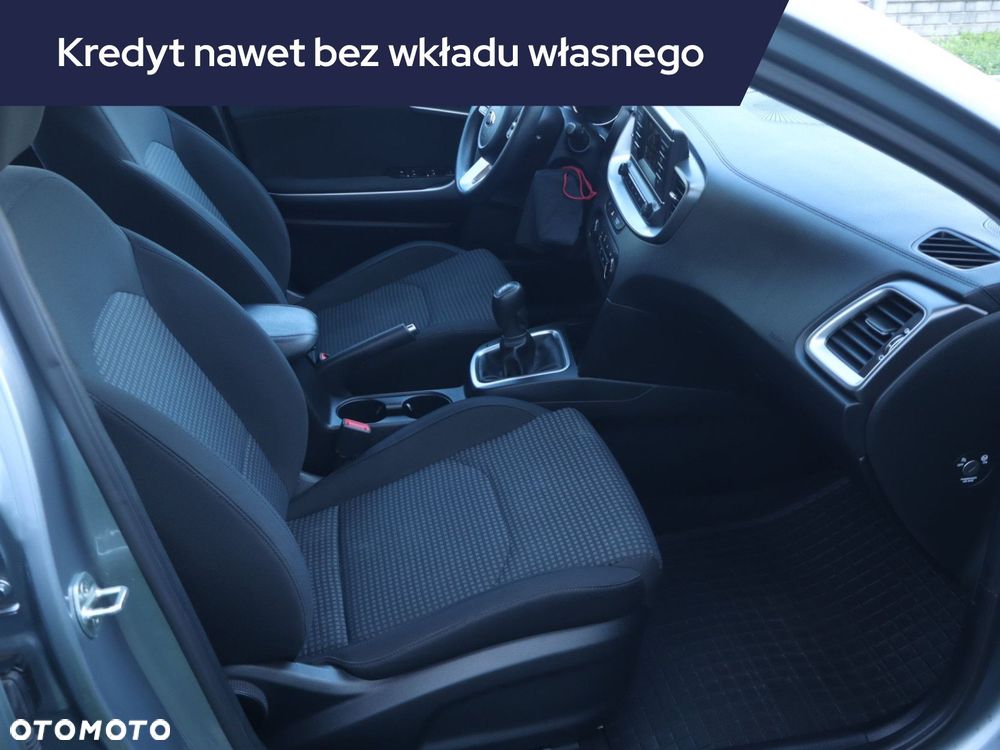 Kia Ceed - 11