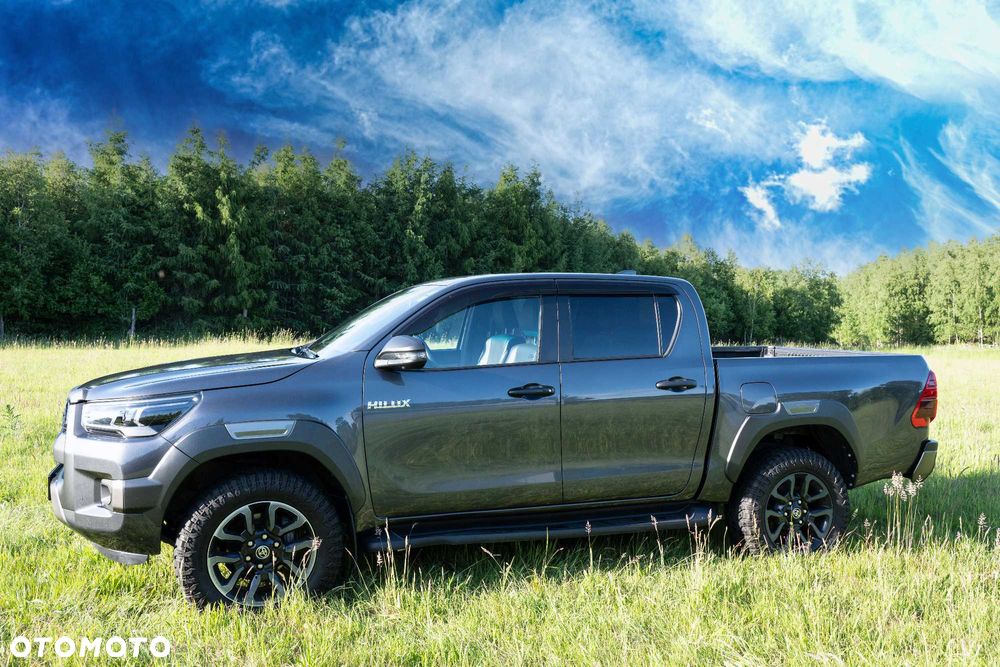 Toyota Hilux - 1