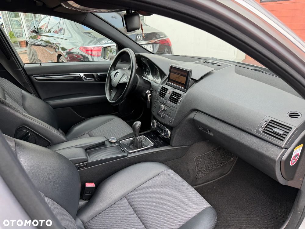 Mercedes-Benz Klasa C 220 CDI DPF BlueEFFICIENCY SPORT EDITION - 33