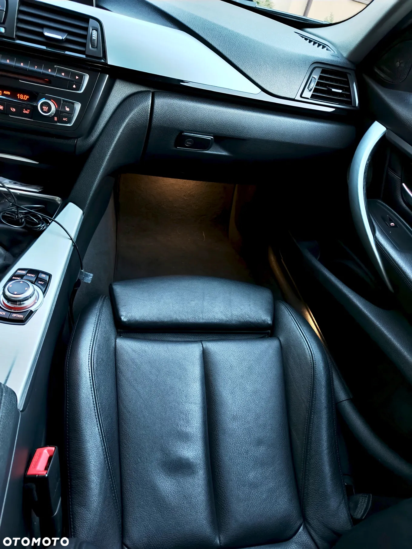 BMW Seria 3 320d Touring xDrive Sport Line - 13