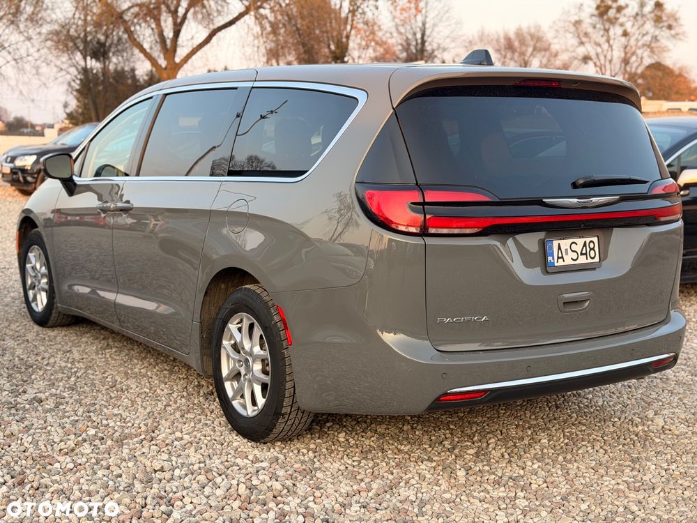 Chrysler Pacifica - 3