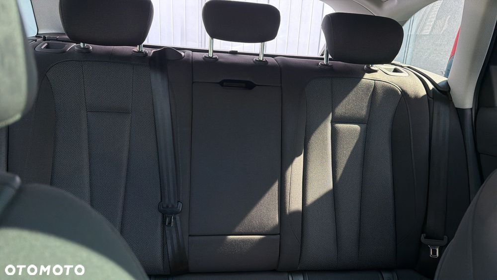 Audi A4 Avant 2.0 TDI ultra S tronic - 24