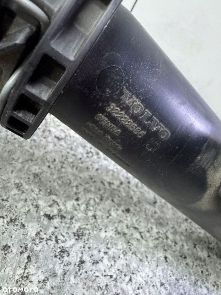 rezonator rura powietrza volvo xc40 2017-2024 2.0 b4 32222586 - 4