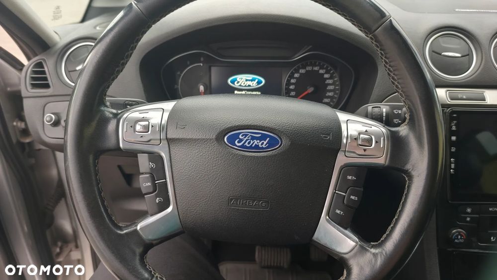 Ford S-Max - 13