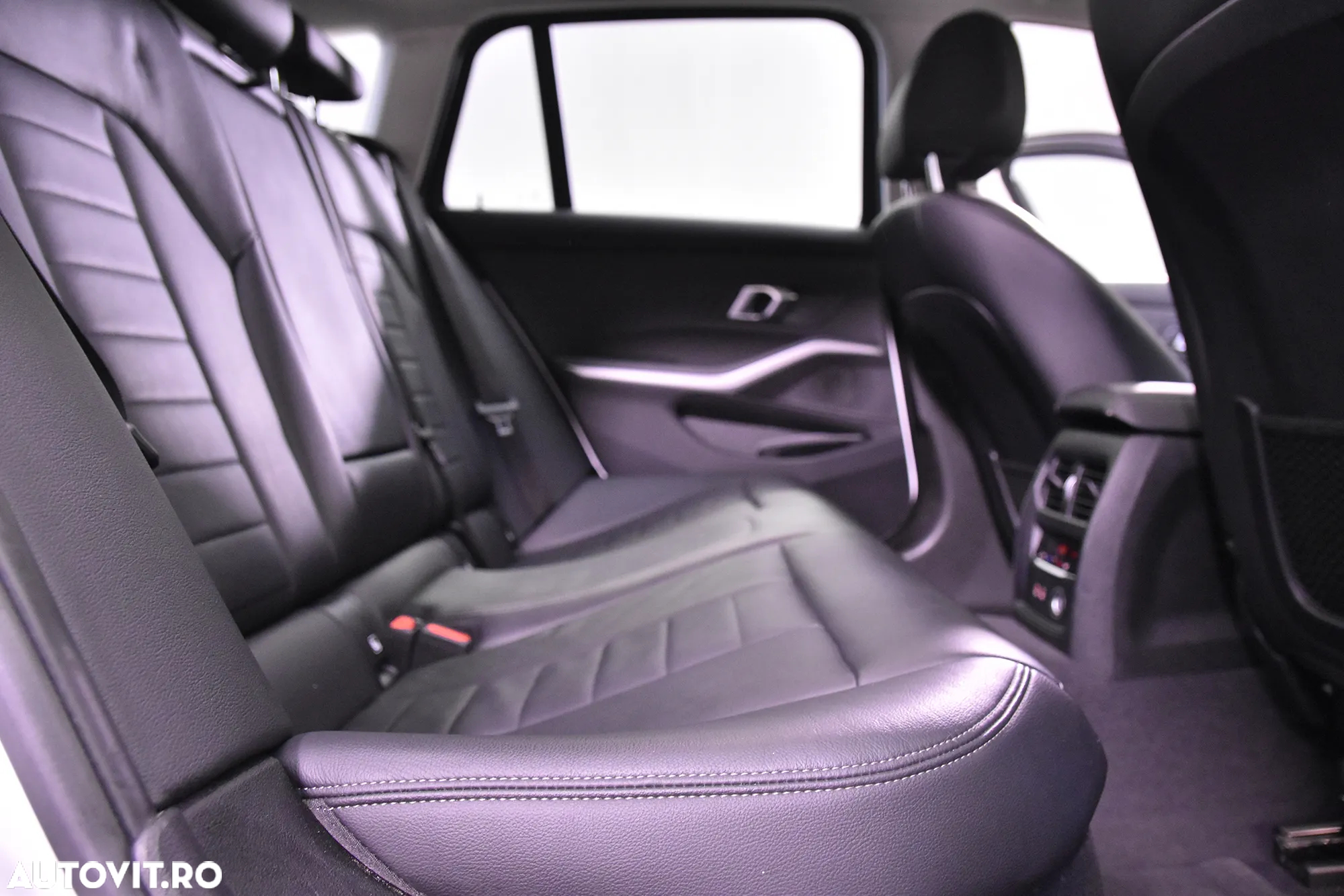 BMW Seria 3 318d Touring Aut. - 12