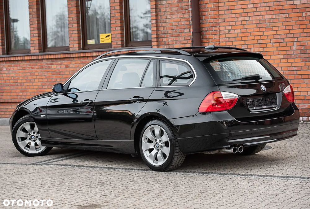 BMW Seria 3 330i - 9