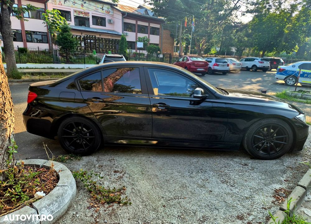BMW Seria 3 320d Aut. - 9