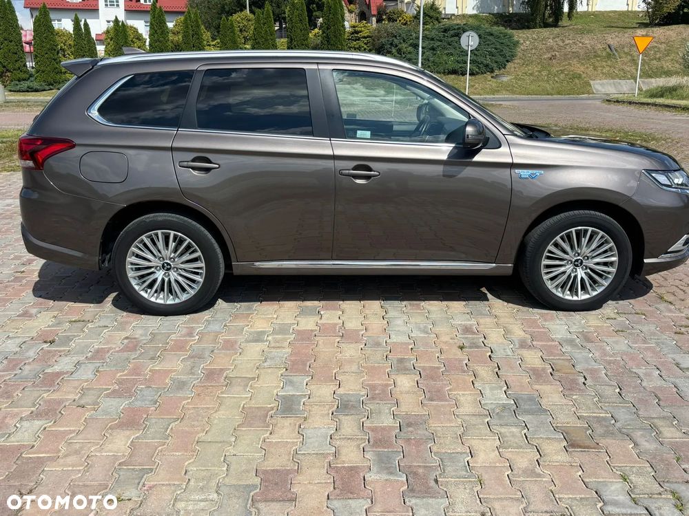 Mitsubishi Outlander Intense + - 2